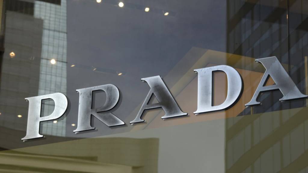 Der italienische Prada-Konzern übernimmt nun das traditionsreiche Modehaus Versace. (Archivbild)