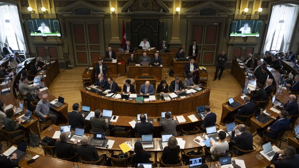 Aus dem St. Galler Kantonsrat gibt es Kritik an den Löhnen der Axpo-Unternehmensleitung. Die Regierung zeigt dafür Verständnis. (Archivbild)