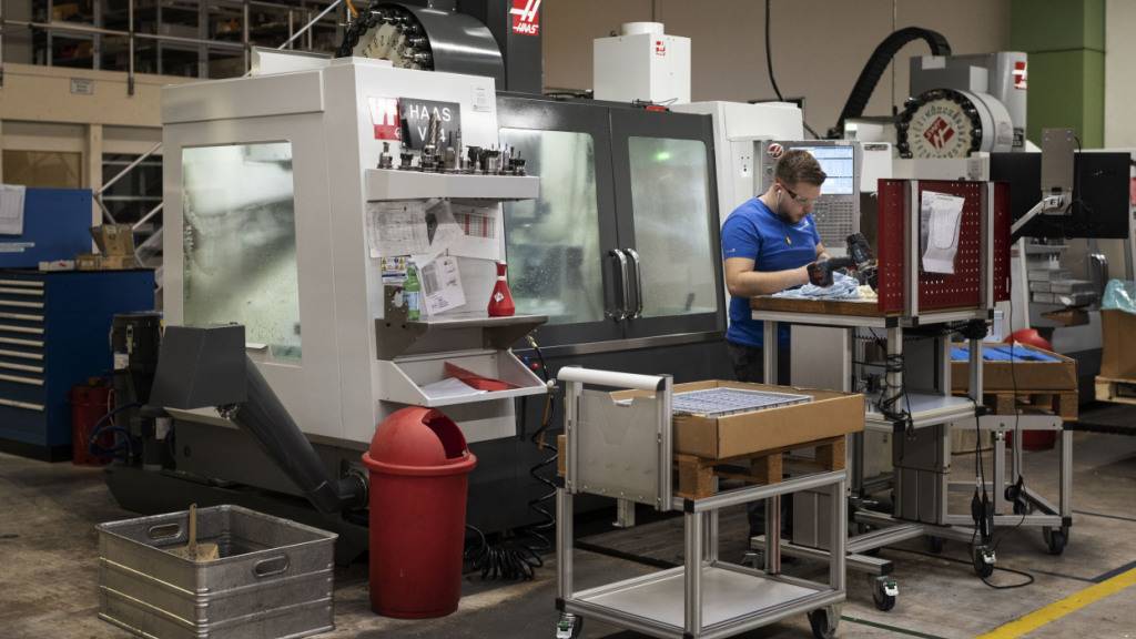 Stimmung bei Industriefirmen schwächt sich im Juni leicht ab