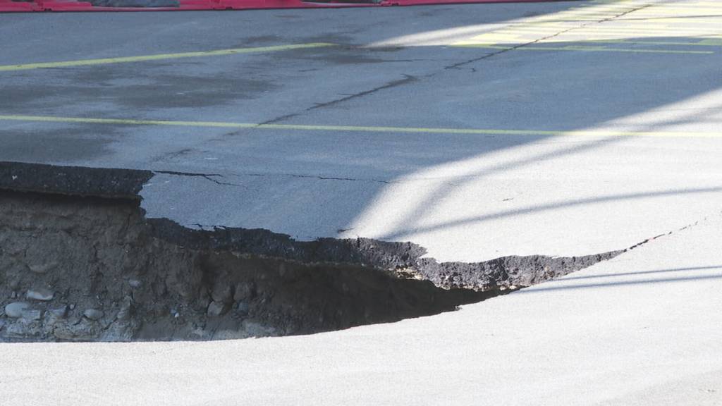 Asphalt-Senkung bei Waldmannhalle