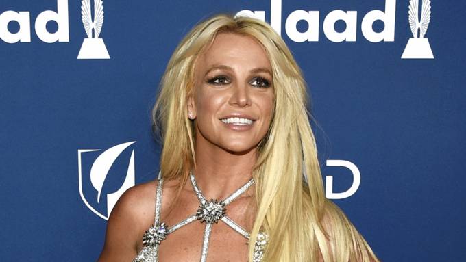 Britney Spears macht Wäsche und singt «Baby One More Time»