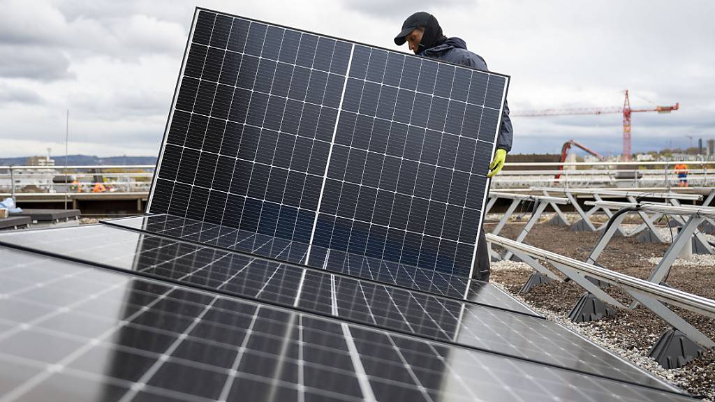 Auf Thurgauer Dächern sollen vermehrt Solaranlagen montiert werden. (Symbolbild)