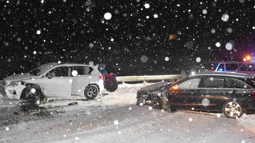 Eine Autokollision in Bivio GR hat drei Verletzte gefordert - darunter auch ein Kind.