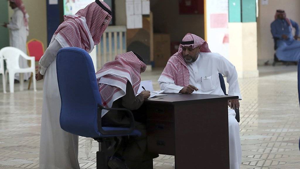 Zehnmal mehr Männer als Frauen liessen sich für die Wahlen in Saudi-Arabien in die Wahllisten eintragen. Die USA bezeichneten die erste Wahl in Saudi-Arabien, bei der Frauen zugelassen waren, als «wichtigen Schritt» zu umfassenden Wahlen. (Archivbild)