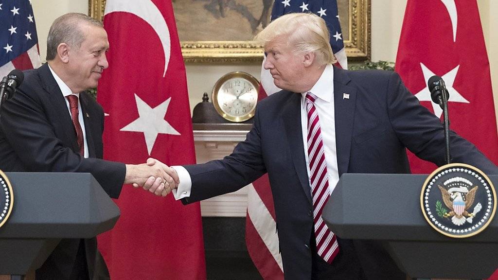 US-Präsident Donald Trump (rechts) und sein türkischer Amtskollege Recep Tayyip Erdogan vor den Medien im Weissen Haus.