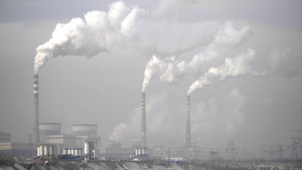 Weltweit haben börsenkotierte Firmen im Jahr 2023 im eigenen Betrieb (Scope 1) insgesamt 12 Gigatonnen CO2 emittiert. Das waren über ein Zehntel mehr als im Jahr 2022.(Symbolbild)