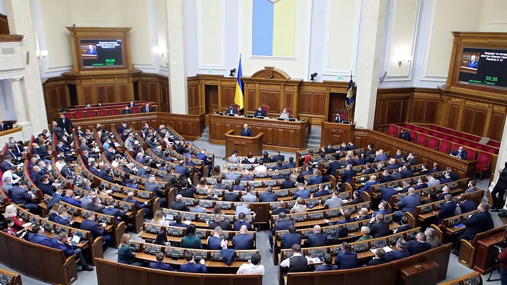 ARCHIV - Abgeordnete nehmen an einer Sitzung in der Werchowna Rada teil. Foto: -/Ukrinform/dpa