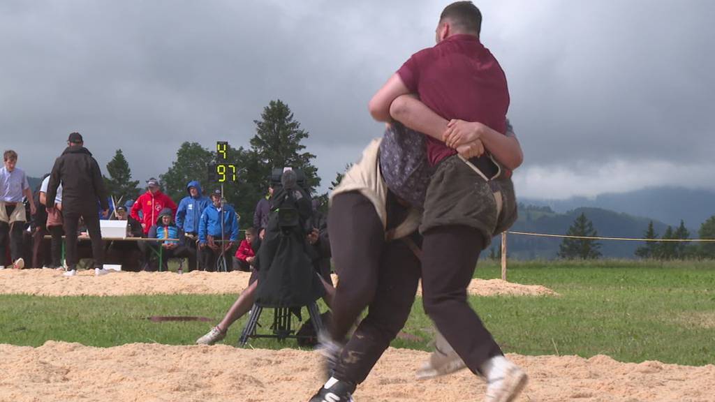Lukas Renfer am Bernjurassischen Schwingfest