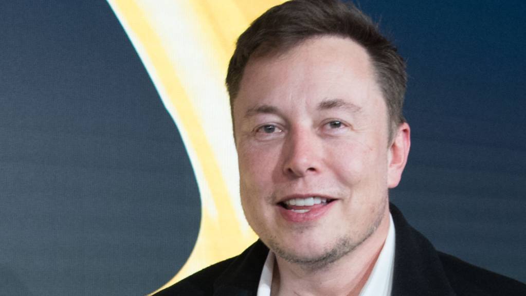 Tesla-Chef Elon Musk lässt seine Follower auf Twitter darüber abstimmen, ob er ein Aktienpaket von 10 Prozent verkaufen soll. Erste Ergebnisse zeigen, dass dieser Vorschlag auf Zustimmung stösst. (Archivbild)