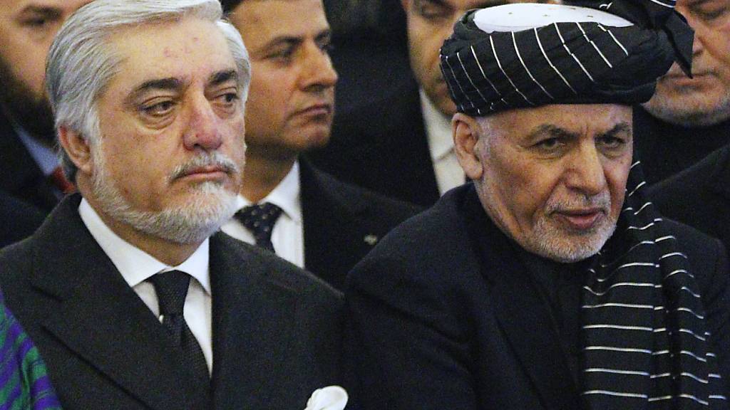 Der afghanische Präsident Aschraf Ghani (rechts) und sein Rivale Abdullah Abdullah haben sich auf eine Teilnung der Macht verständigt. (Archivbild)