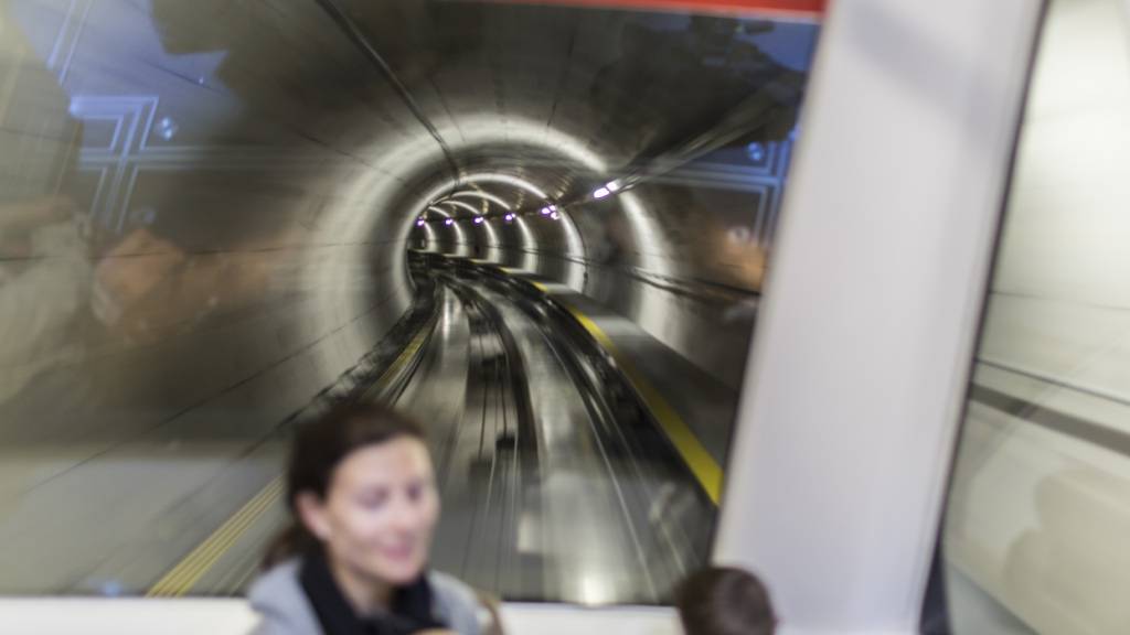 Der Flughafen Zürich modernisiert die Skymetro. Künftig können 10'000 Passagiere pro Stunde und Richtung transportiert werden. (Archivbild)