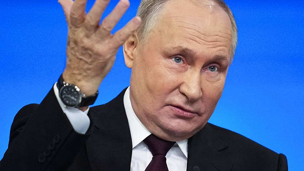 Wladimir Putin geht bei der kommenden Präsidentenwahl erneut ins Rennen. Foto: Alexander Zemlianichenko/Pool AP/dpa