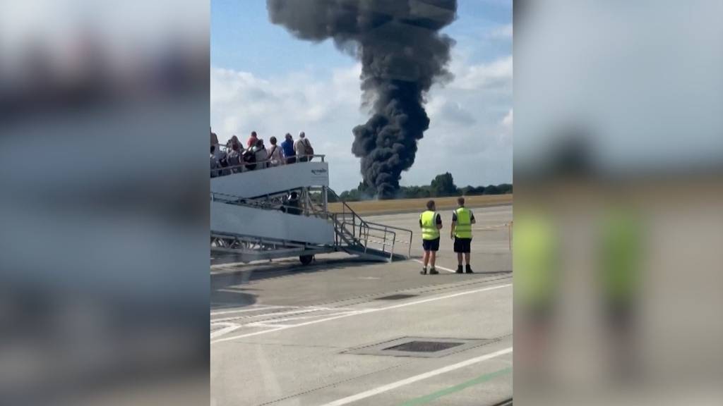 Vier Personen sterben bei Absturz eines Geschäftsflugzeugs nahe London