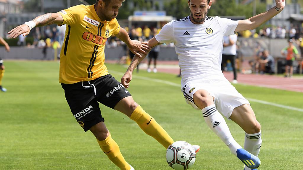 Léo Bonatini (im weissten Trikot) im Juli 2018 anlässlich eines Testspiels zwischen den Wolverhampton Wanderers und den Young Boys