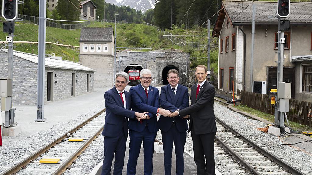 Rhätische Bahn eröffnet neuen Bahntunnel ins Engadin