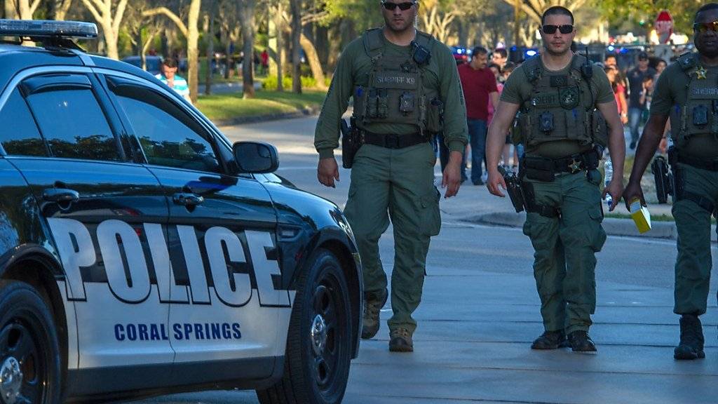 An einer Schule im US-Bundesstaat Florida erschiesst ein früherer Schüler mindestens 17 Personen.