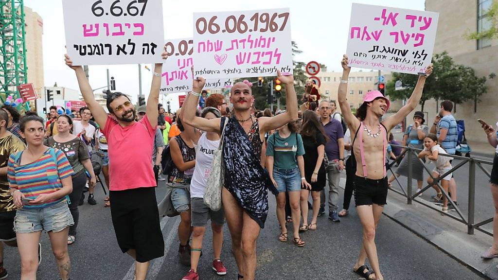 Tausende Menschen nahmen an der Gay-Pride-Parade in Jerusalem teil.