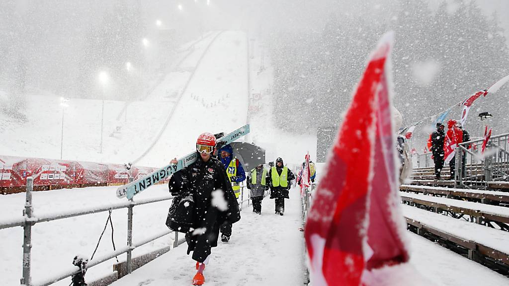 Mit der kantonalen Unterstützung soll der Skisprung-Sport der Frauen auf der Titlis-Sprungschanze in Engelberg zukunftsfähig gemacht werden. (Archivaufnahme)