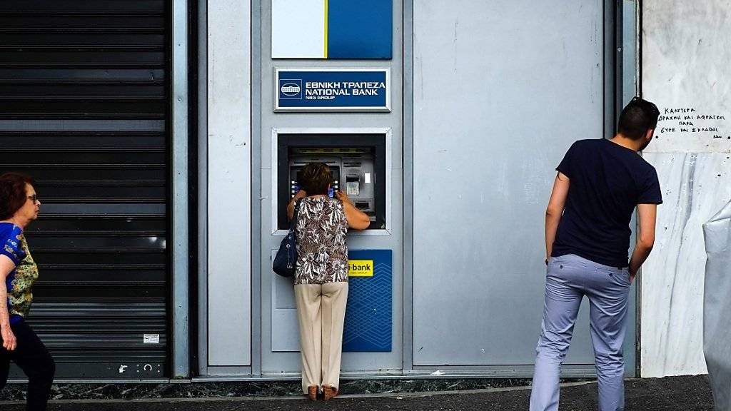 Die Griechen sollen bald wieder mehr Geld von Bankomaten abheben dürfen. (Archiv)