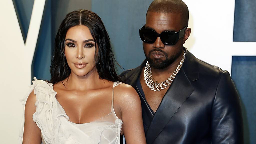 Frauen droht nach der Scheidung eine tiefere Rente. Bei Kim Kardashian (links) dürften sich die finanziellen Probleme nach dem Eheaus mit Kanye West allerdings in Grenzen halten (Archivbild).