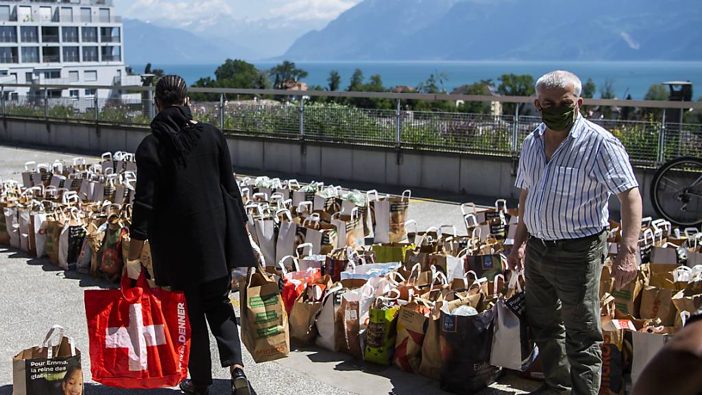Im Kanton St. Gallen ist das Programm für die Corona-Nothilfe gestartet. Vor allem in der Westschweiz wurden im letzten Jahr Lebensmittel an Bedürftige verteilt, die wegen der Pandemie in Not geraten sind. (Symbolbild)