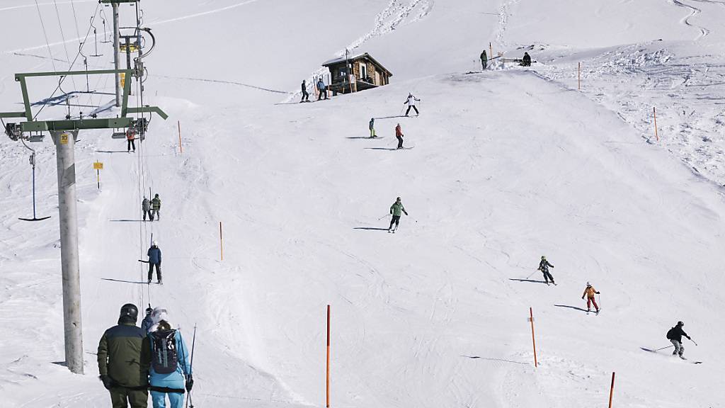 Noch immer werden 90 Prozent der Wertschöpfung der Bündner Bergbahnen im Winter generiert. Diese wiederum finanziere laut einer neuen Studie die Entwicklung von anderen Geschäftsbereichen. (Archivbild)