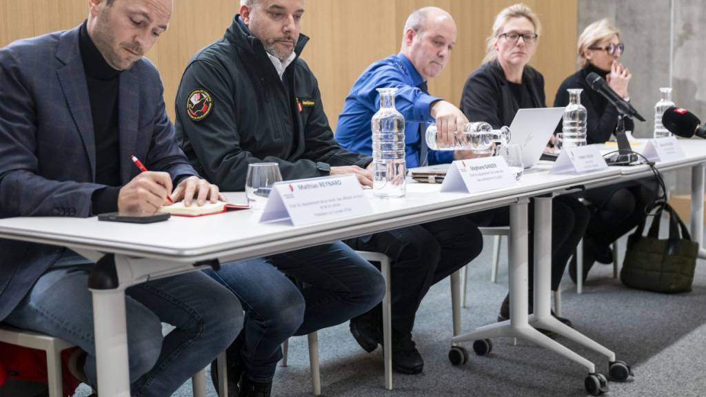 Behörden: Spuren am Unglücksort deuten auf einen Brand hin