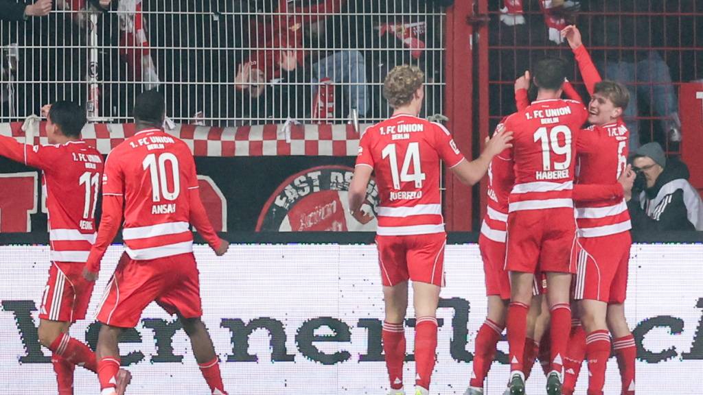 Union Berlin feiert den Überraschungssieg gegen Leipzig