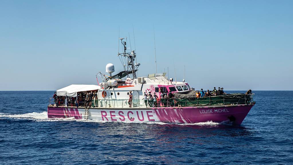 Das Rettungsschiff «Louise Michel» ist ein ehemaliges französisches Patrouillenboot. Foto: Santi Palacios/AP/dpa