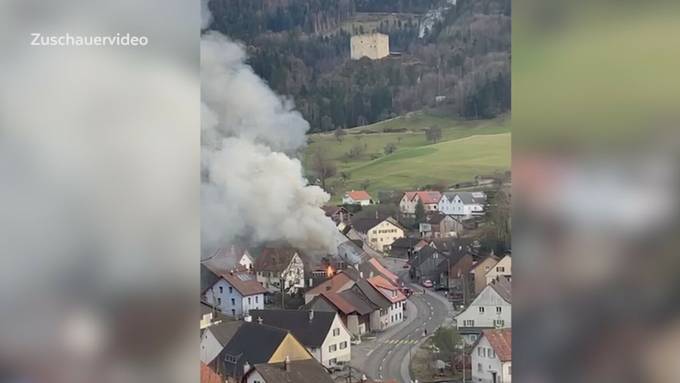 Mehrfamilienhaus in Zullwil fast komplett niedergebrannt