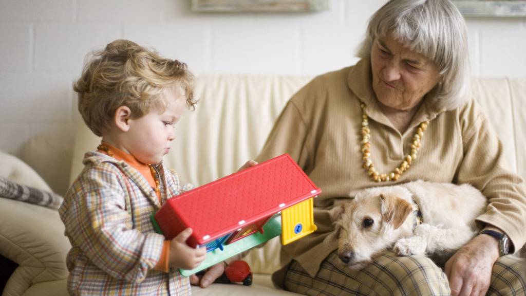 Letztes Jahr wurden erstmals mehr über 65-Jährige in der Schweiz gezählt als Personen unter 20-Jährige. (Archivbild)