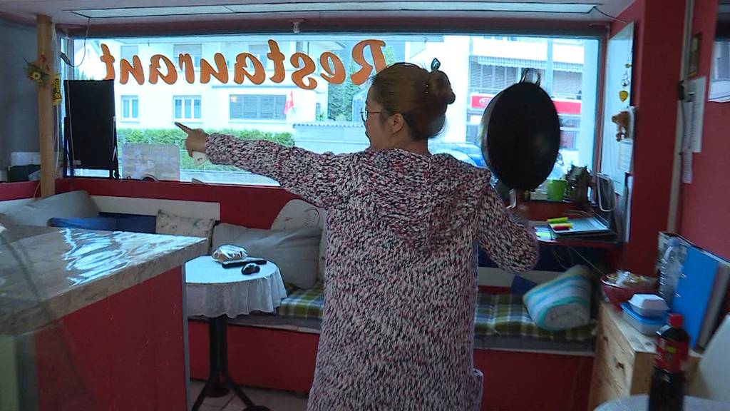 Thai-Wirtin schlägt Räuber in Grenchen mit Wok in die Flucht