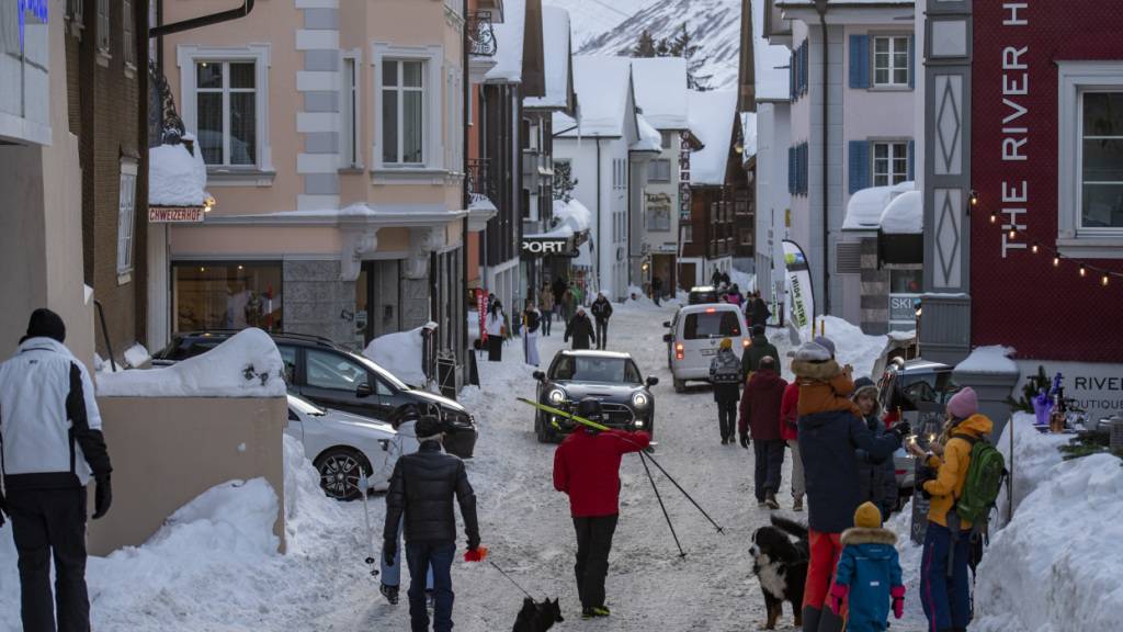Die Schweizer Hotels dürfen eine leichte Erholung beim Wintertourismus erwarten. (Archivbild)
