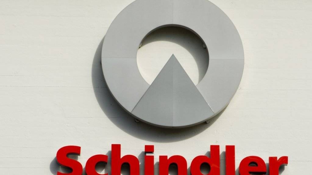 Ein Mitarbeiter des Lift- und Rolltreppenbauers Schindler ist in Tokio freigesprochen worden: Logo des Unternehmens in Ebikon LU.