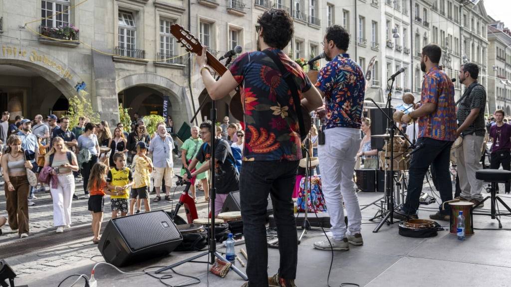 Am diesjährigen Strassenmusikfestival Buskers treten 138 Künstlerinnen und Künstler aus 25 Nationen auf. (Archivbild)