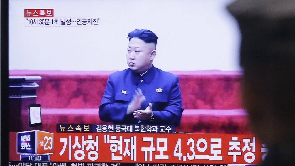 Lässt gerne die Muskeln spielen - und provoziert damit Gegenreaktionen wie die jüngste Stationierung einer US-Raketenabwehr in Südkorea: der nordkoreanische Diktator Kim Jong Un (in einer Aufnahme vom Januar 2016).