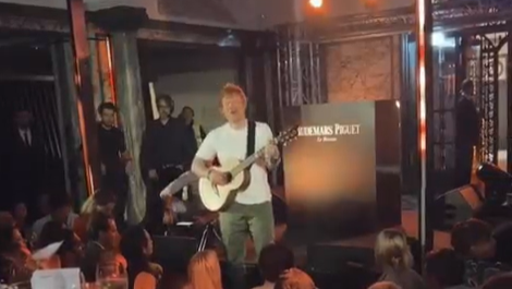 Ed Sheeran versteigert in Zürich seine Gitarre für ein Kinderspital