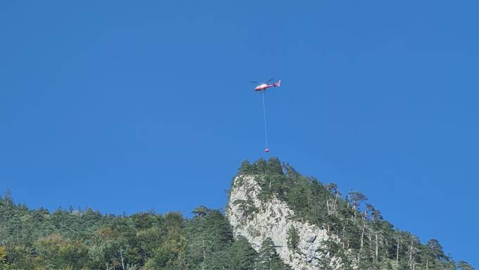 Lösch-Helikopter stand am Timpel 26 Mal im Einsatz