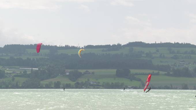 Kitesurfer auf dem Sempachersee
