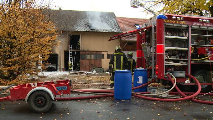 Garagenbrand zwischen zwei Haushälften