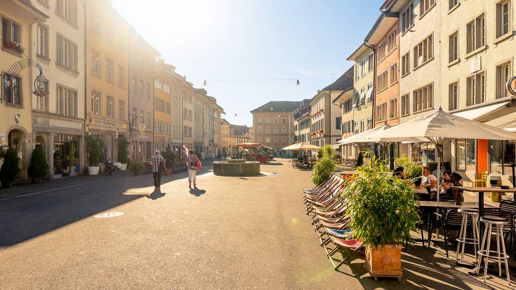 Winterthur bietet eine schöne Fussgängerzone mit Cafés und Einkaufsläden.