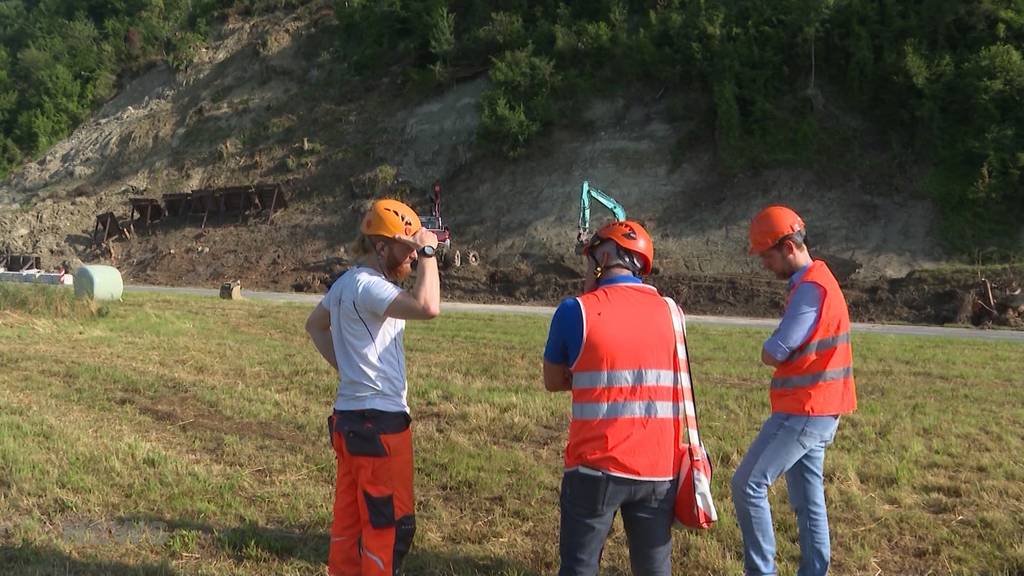 Hangrutsch bei Laupen: Strasse bleibt wegen Aufräumarbeiten und Messungen gesperrt