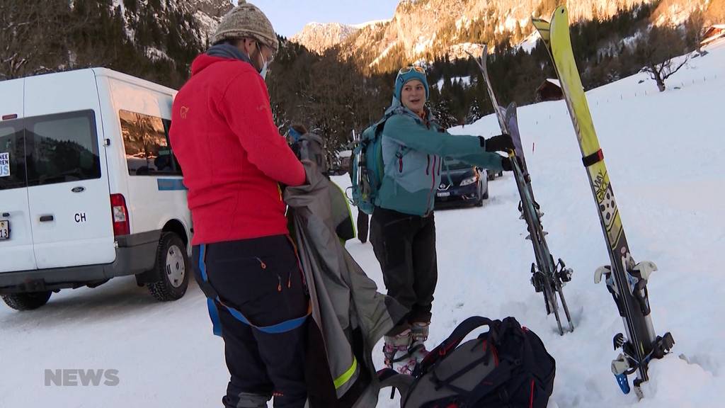 Schneetourenbus im Diemtigtal bringt Touristen näher an den Berg