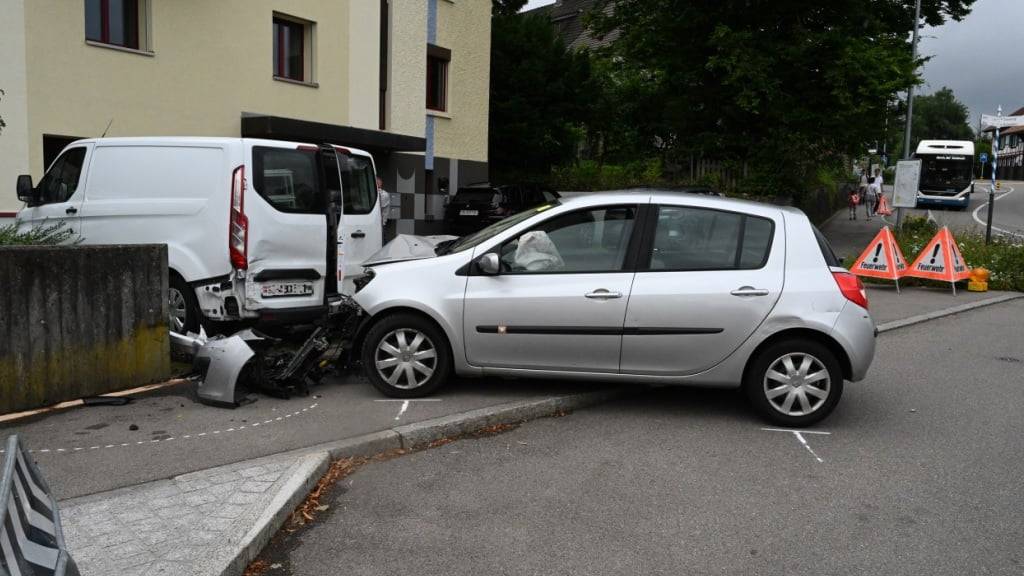 Ein 89-Jähriger starb nach einem Verkehrsunfall in Gockhausen, wie die Kantonspolizei Zürich am Donnerstag mitteilte.