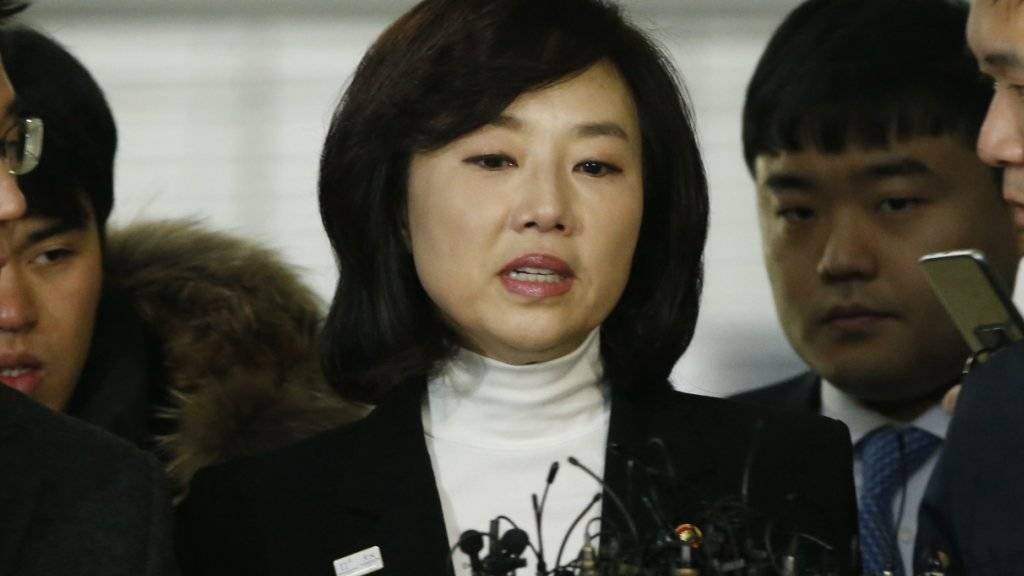 Kulturministerin Cho Yoon Sun bei ihrer Ankunft zur Befragung durch die Staatsanwaltschaft