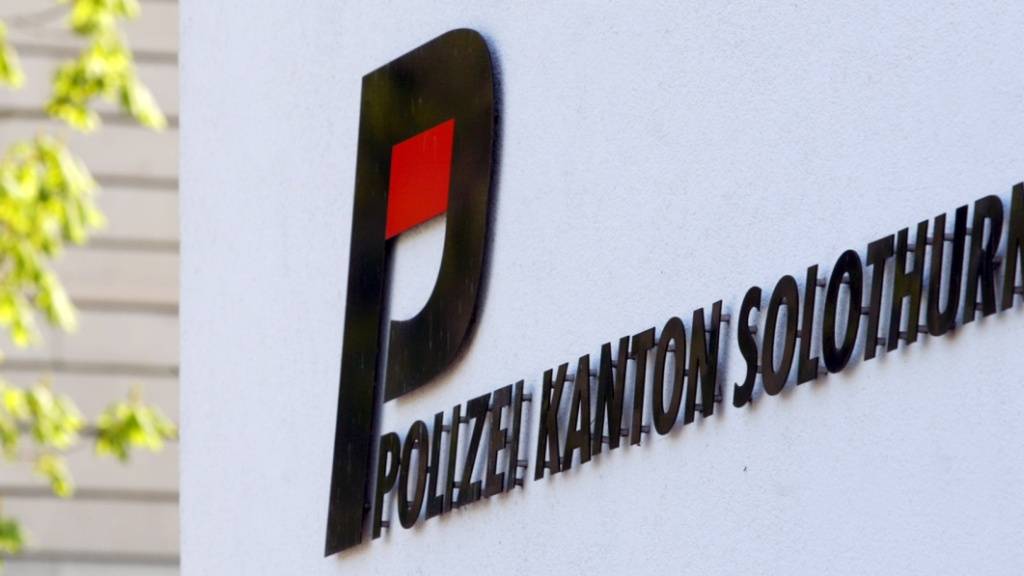 Die Kantonspolizei Solothurn nahm einen mutmasslichen Einbrecher in der Nähe des Tatorts in Grenchen SO fest. (Symbolbild)