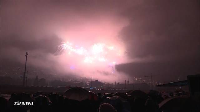 Grösstes Schweizer Feuerwerk im Nebel