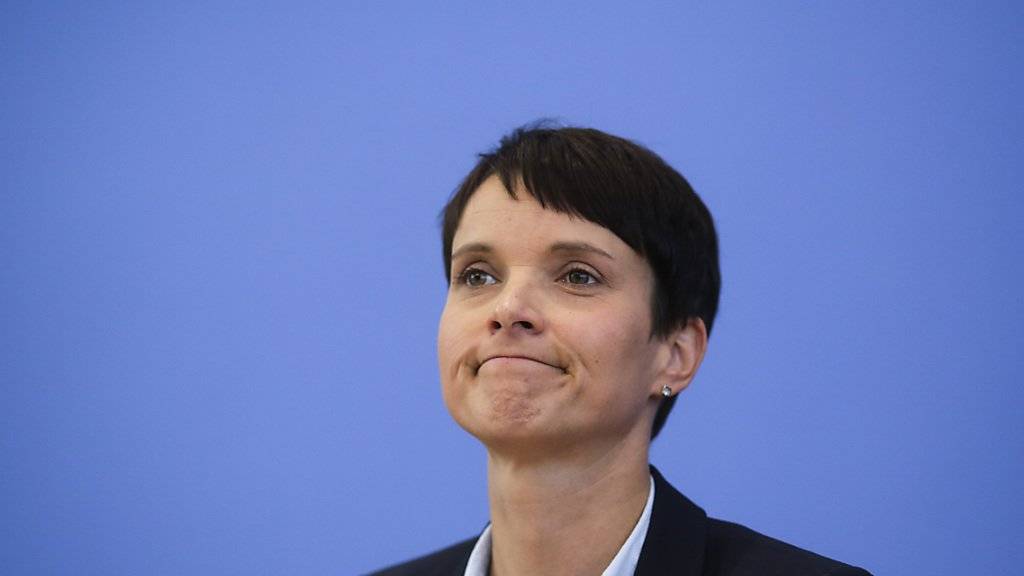 Chefin der Alternative für Deutschland, Frauke Petry: Die relativ neue deutsche Partei käme nach einer neuen Umfrage noch immer auf einen Wähleranteil von rund 12 Prozent. (Archivbild)