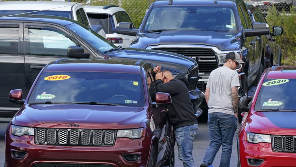 Die amerikanischen Lager sind voll mit Autos, darum hakt es beim Automobilkonzern Stellantis, zu dem auch die Marke Jeep gehört, aktuell beim Umsatz. (Symbolbild)