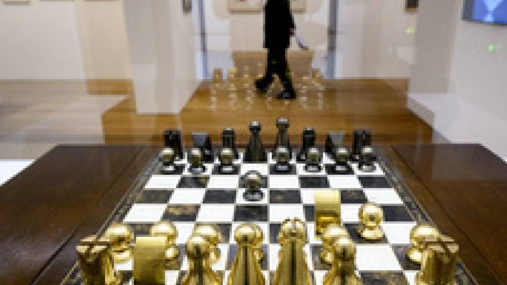 «Chess Set» (1962) des US-amerikanischen Fotografen Man Ray: Spiele, wie Schach haben viele Vertreterinnen und Vertreter des Surrealismus fasziniert und der Ausstellung «Surrealismus. Le grand jeu» in Lausanne den Namen gegeben.